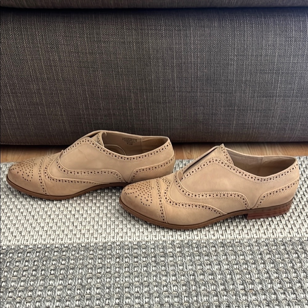 Splendid Beige Perforated Leather Wingtip Loafers